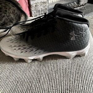 Men’s 11 1/2 football cleats